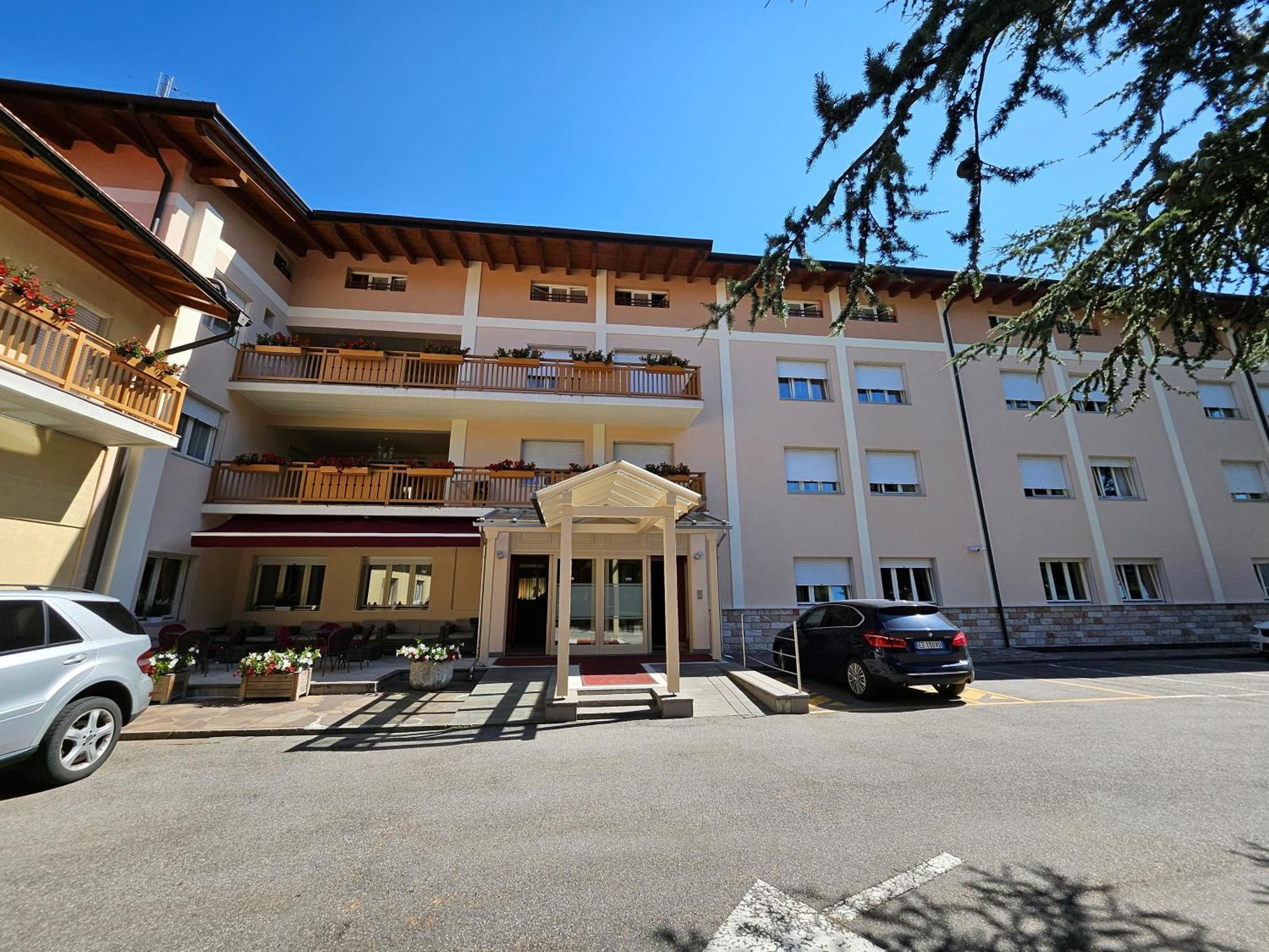 Park Hotel Sacro Cuore Cavalese Esterno foto