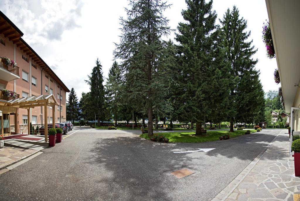 Park Hotel Sacro Cuore Cavalese Esterno foto