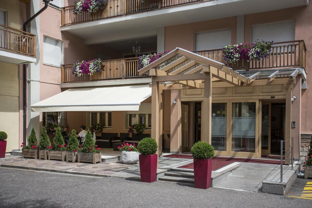 Park Hotel Sacro Cuore Cavalese Esterno foto